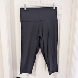 3/$10 Aerie Black Laser Cut Capri Leggings